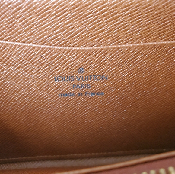 Louis Vuitton Monogram Zippy Wallet - Picture 15 of 16
